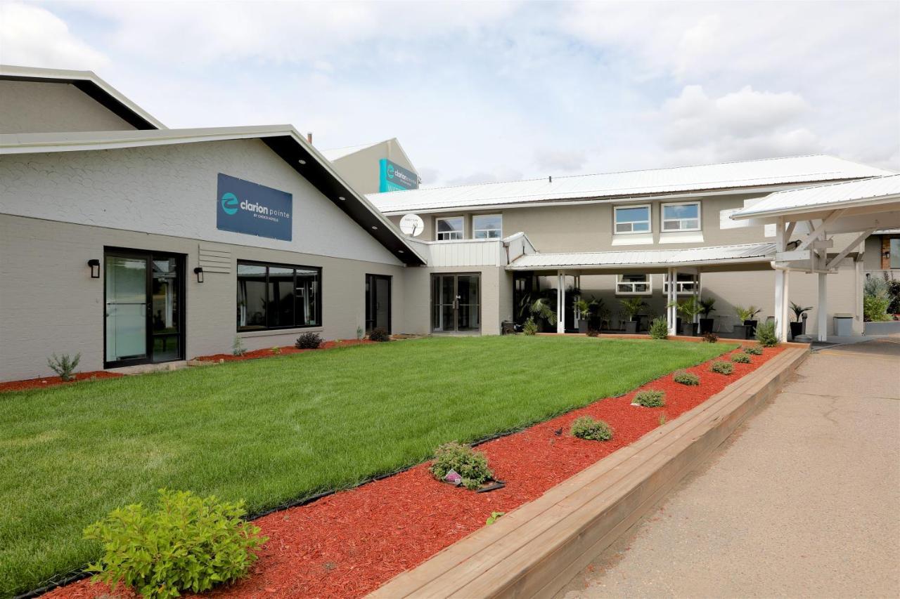 Hotel Clarion Pointe à Medicine Hat Extérieur photo