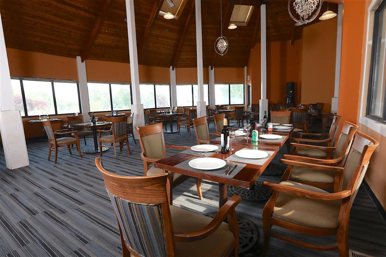 Hotel Clarion Pointe à Medicine Hat Extérieur photo