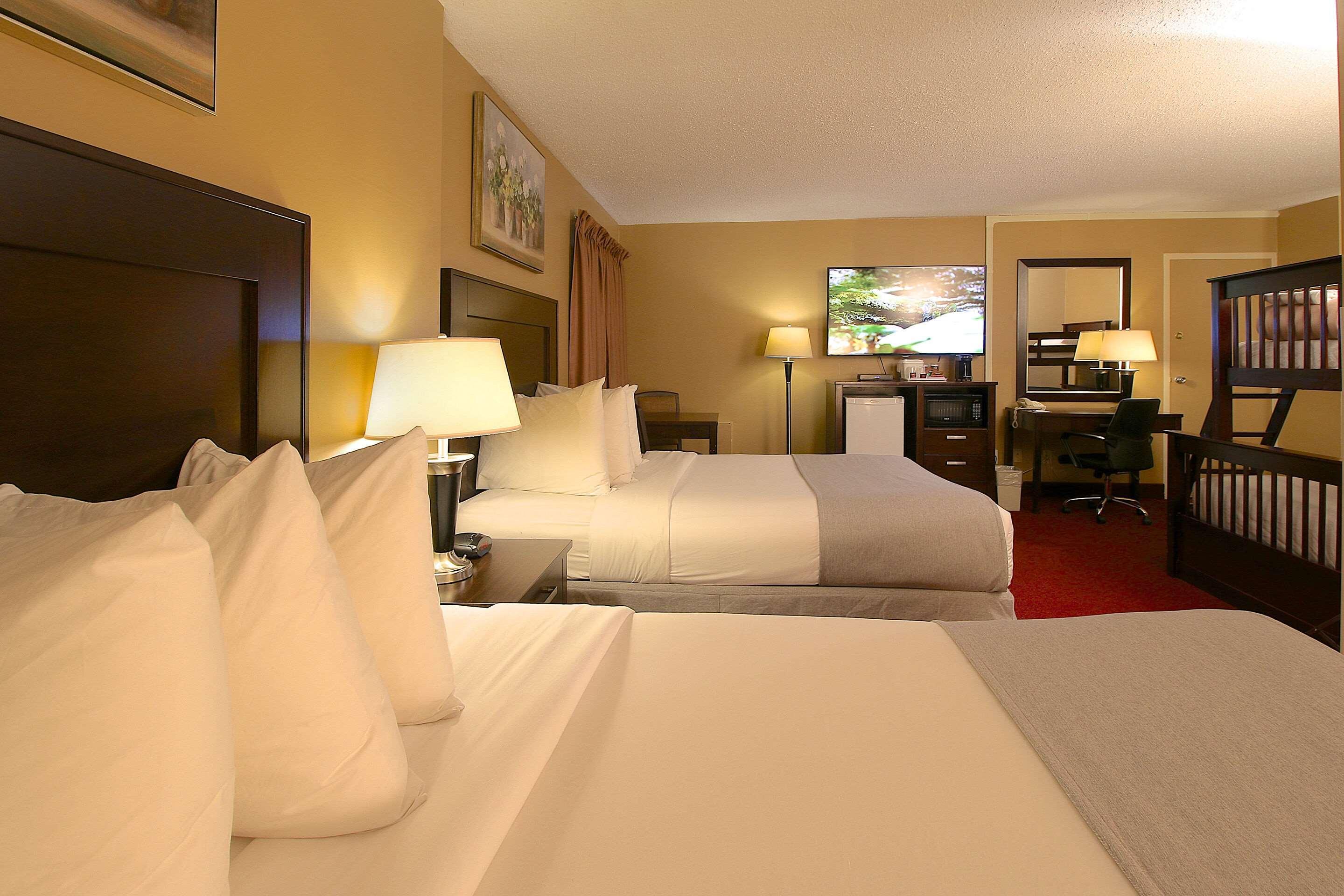 Hotel Clarion Pointe à Medicine Hat Extérieur photo