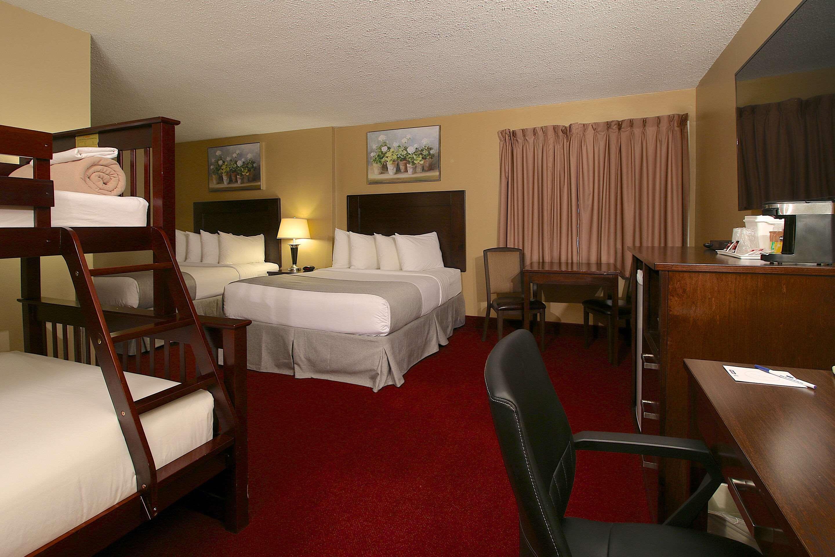 Hotel Clarion Pointe à Medicine Hat Extérieur photo