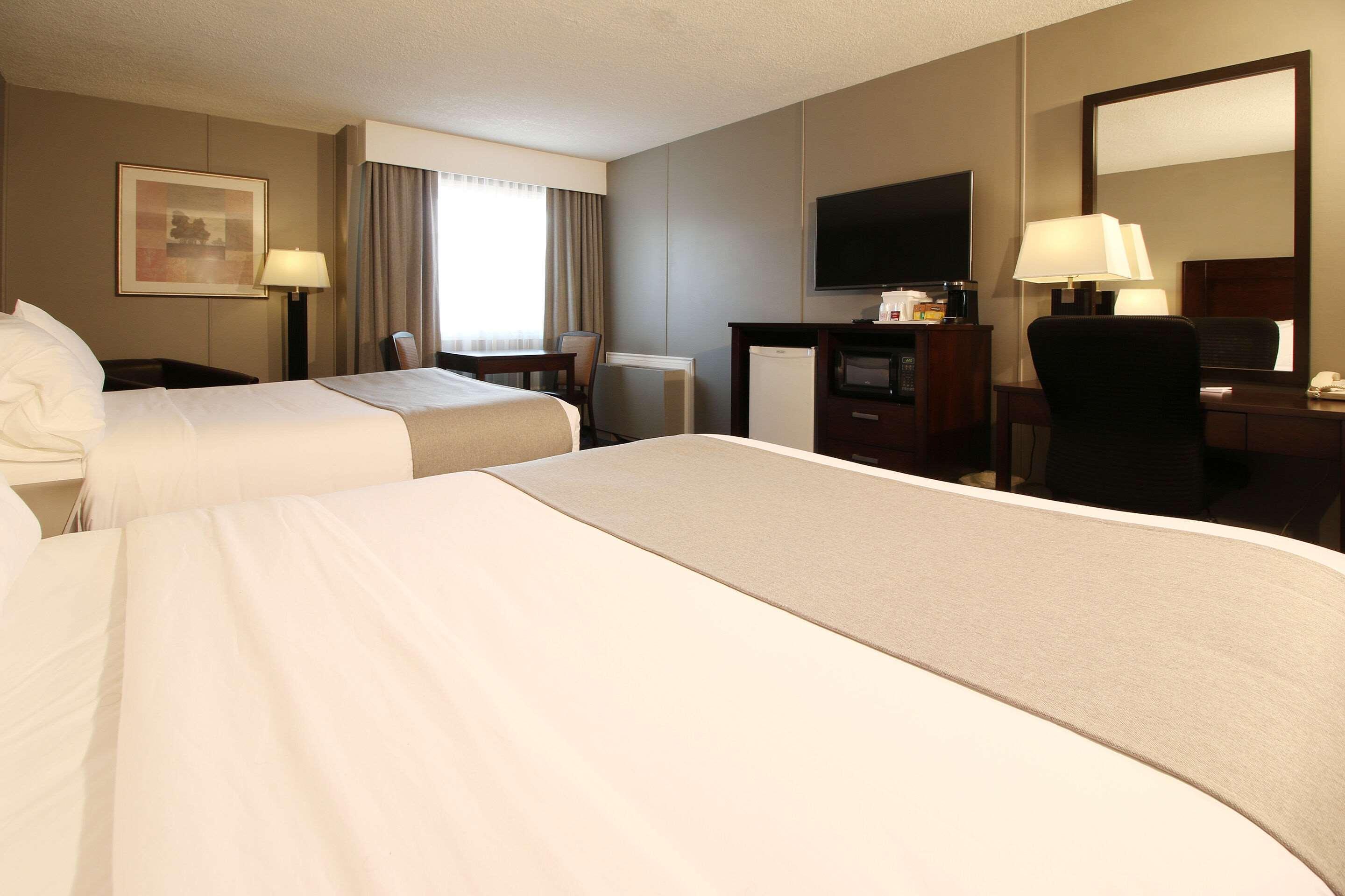 Hotel Clarion Pointe à Medicine Hat Extérieur photo