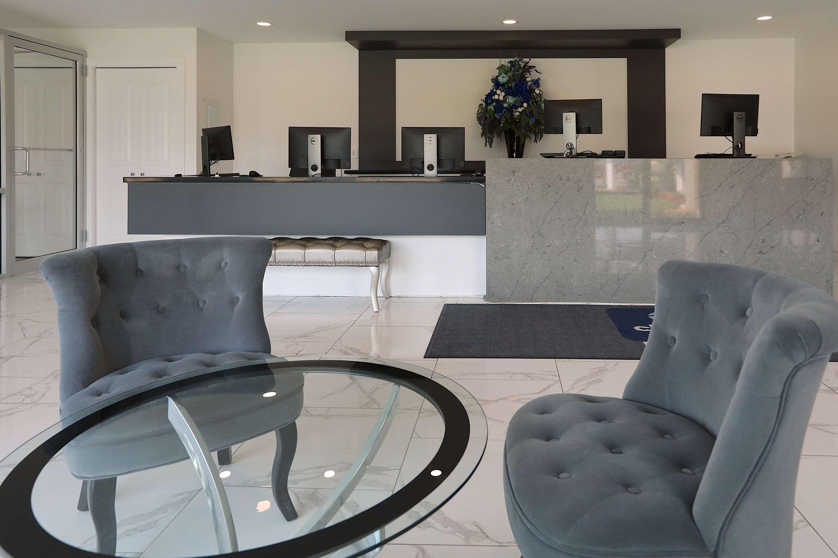 Hotel Clarion Pointe à Medicine Hat Extérieur photo