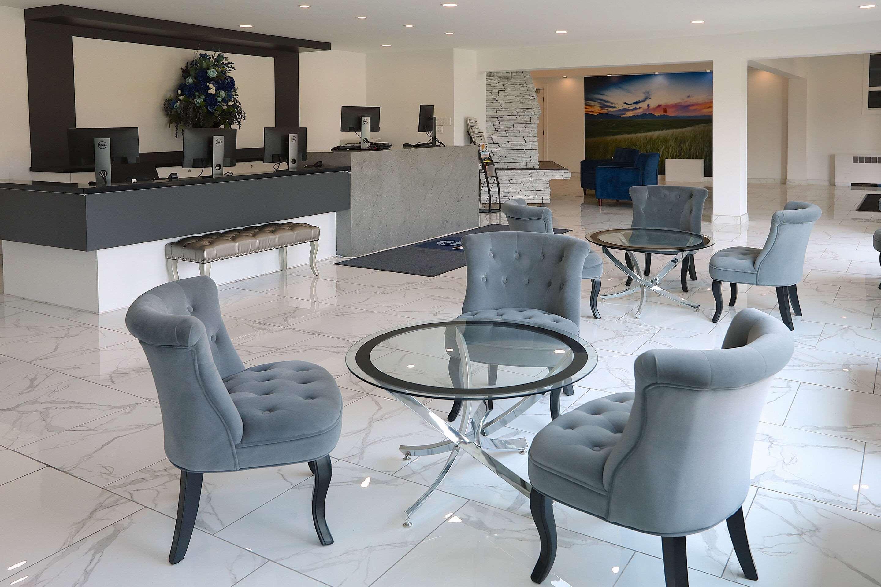 Hotel Clarion Pointe à Medicine Hat Extérieur photo