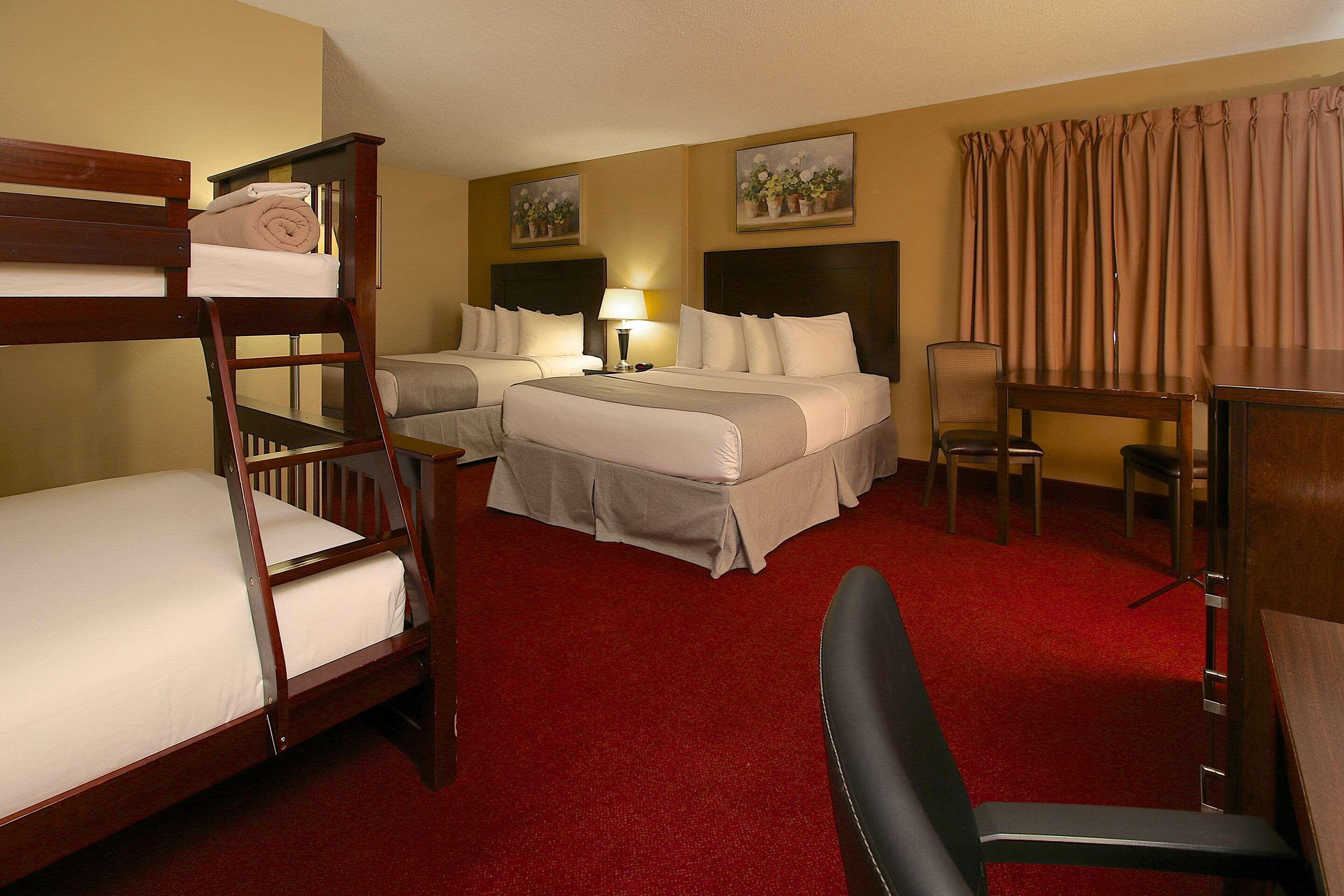 Hotel Clarion Pointe à Medicine Hat Extérieur photo