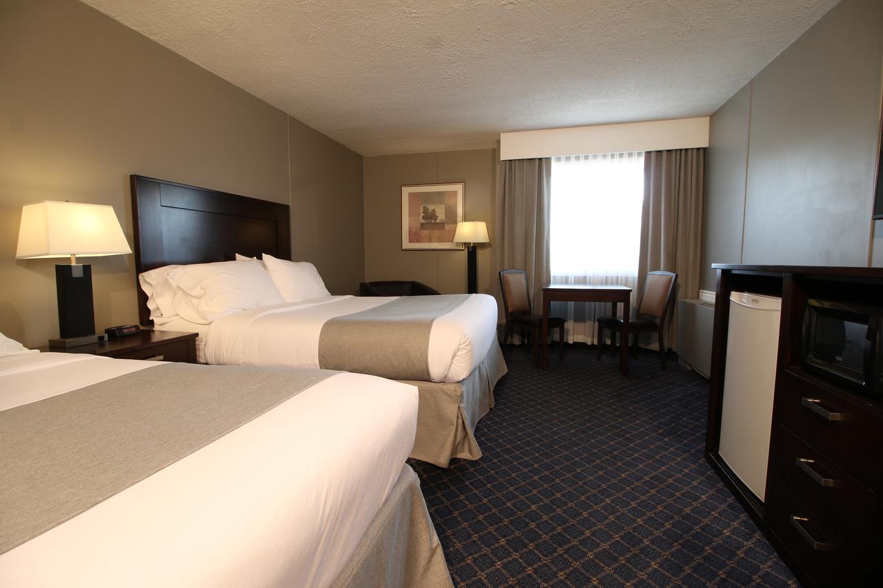 Hotel Clarion Pointe à Medicine Hat Extérieur photo