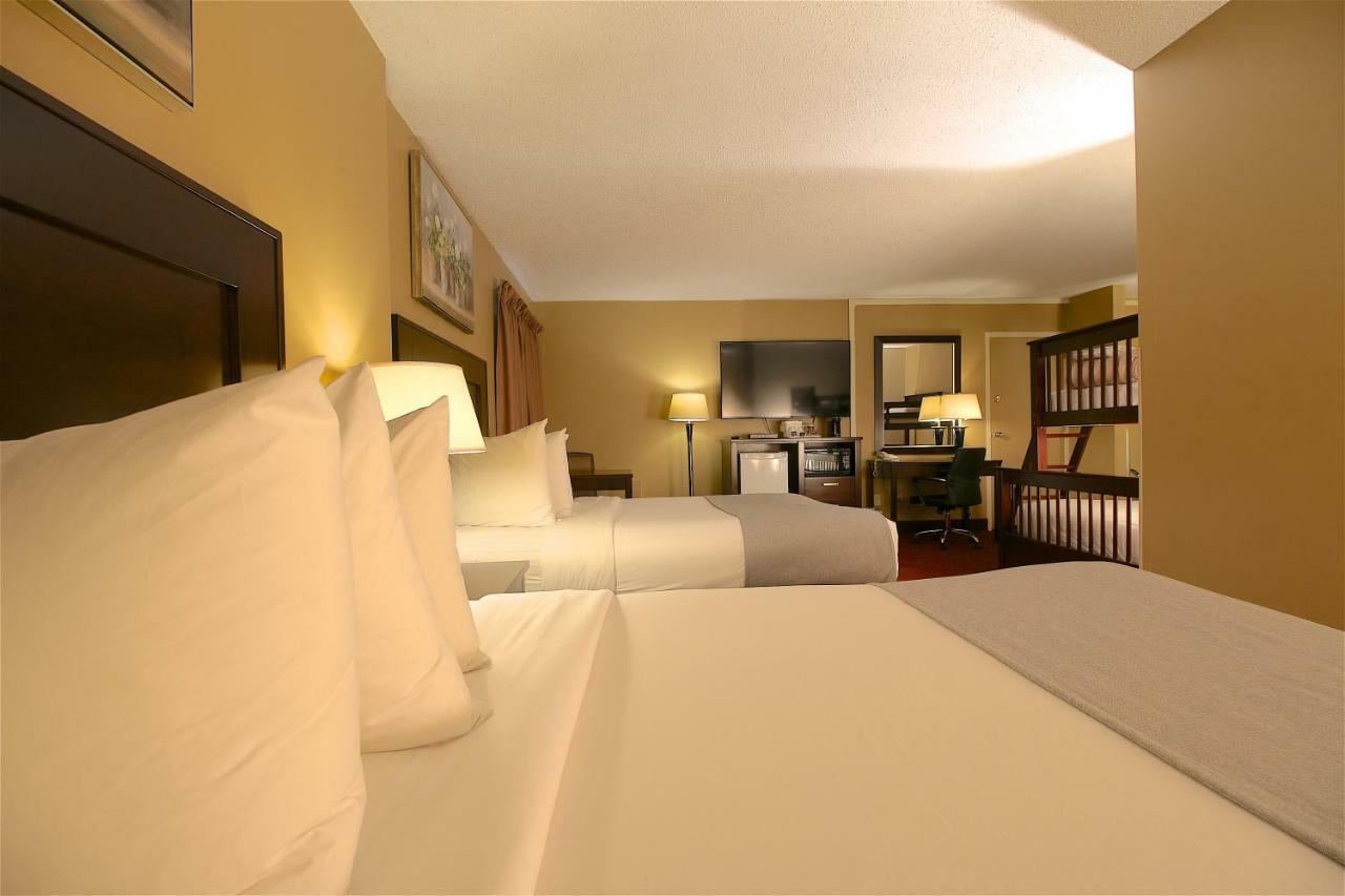 Hotel Clarion Pointe à Medicine Hat Extérieur photo